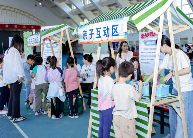 能够依据学生的学习进度引荐不同的内容真实做到‘对症下药’ 能够依据学生的学习进度引荐不同的内容真实做到‘对症下药’