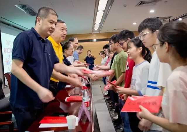 实践短板教师若未经实战练习又怎么教出具备实战才能的学生