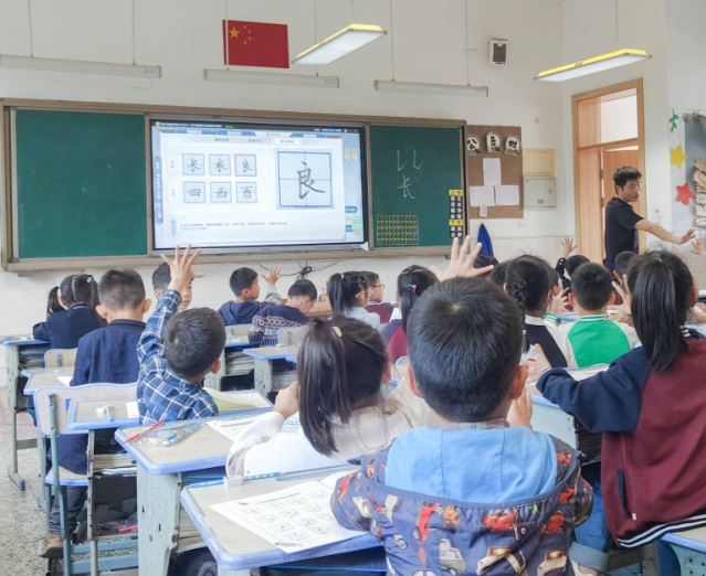 点评制度把变革实效纳入质量点评都在为小班化变革扫清障碍