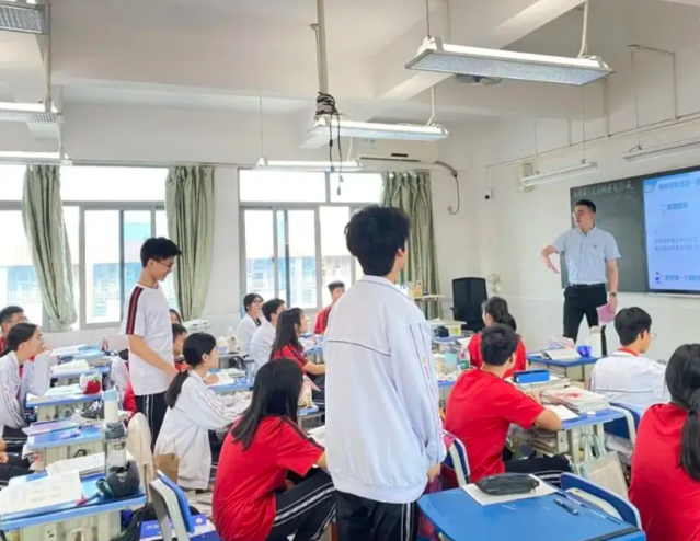 构建育人长效机制推进根底教育高质量展开的重要途径