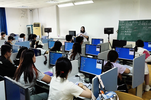 讲堂质量提高的重要渠道是教育数字基础设备的全体提高