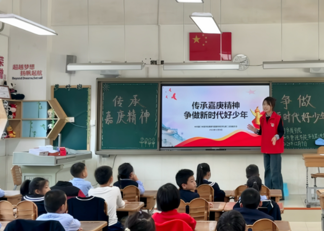 将课作为学生成长核心课程推进教育融入讲堂教育全过程 将课作为学生成长核心课程推进教育融入讲堂教育全过程